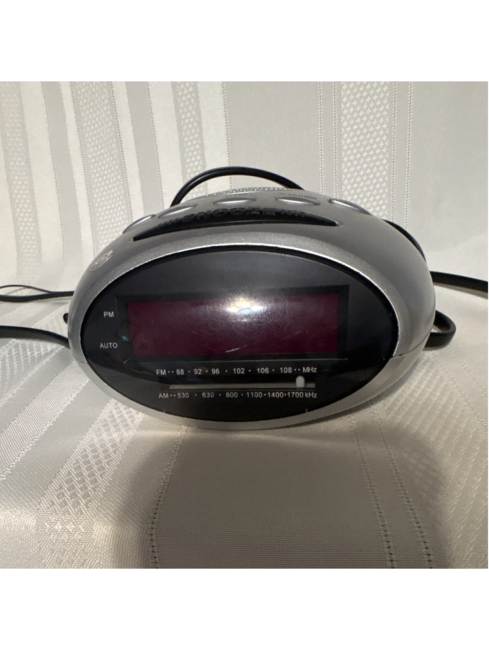 Durabrand CR-500 Digital Clock Radio Silver AM/FM Alarm Sleep Snooze Modern